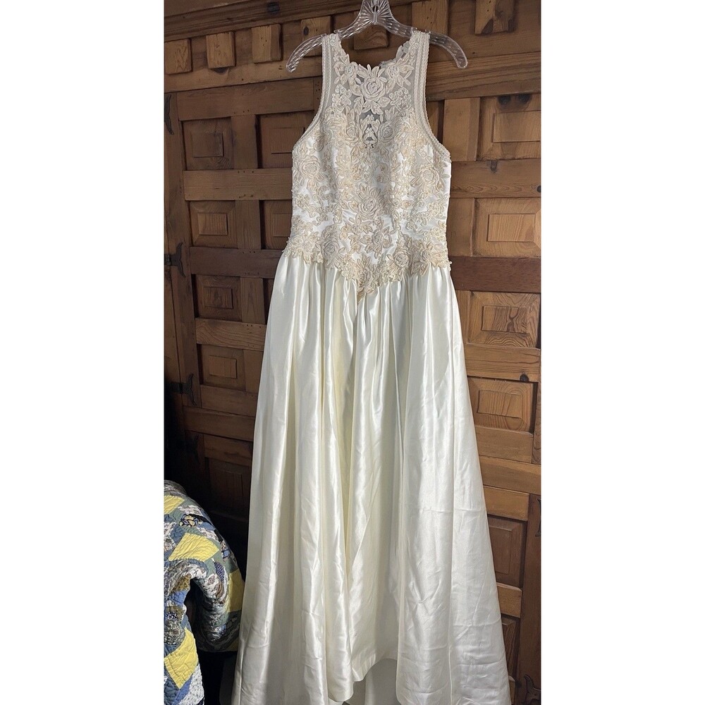 Vintage Wedding Dress 1980’s Ivory Beaded Size 12 Train Sleeveless Classic Style
